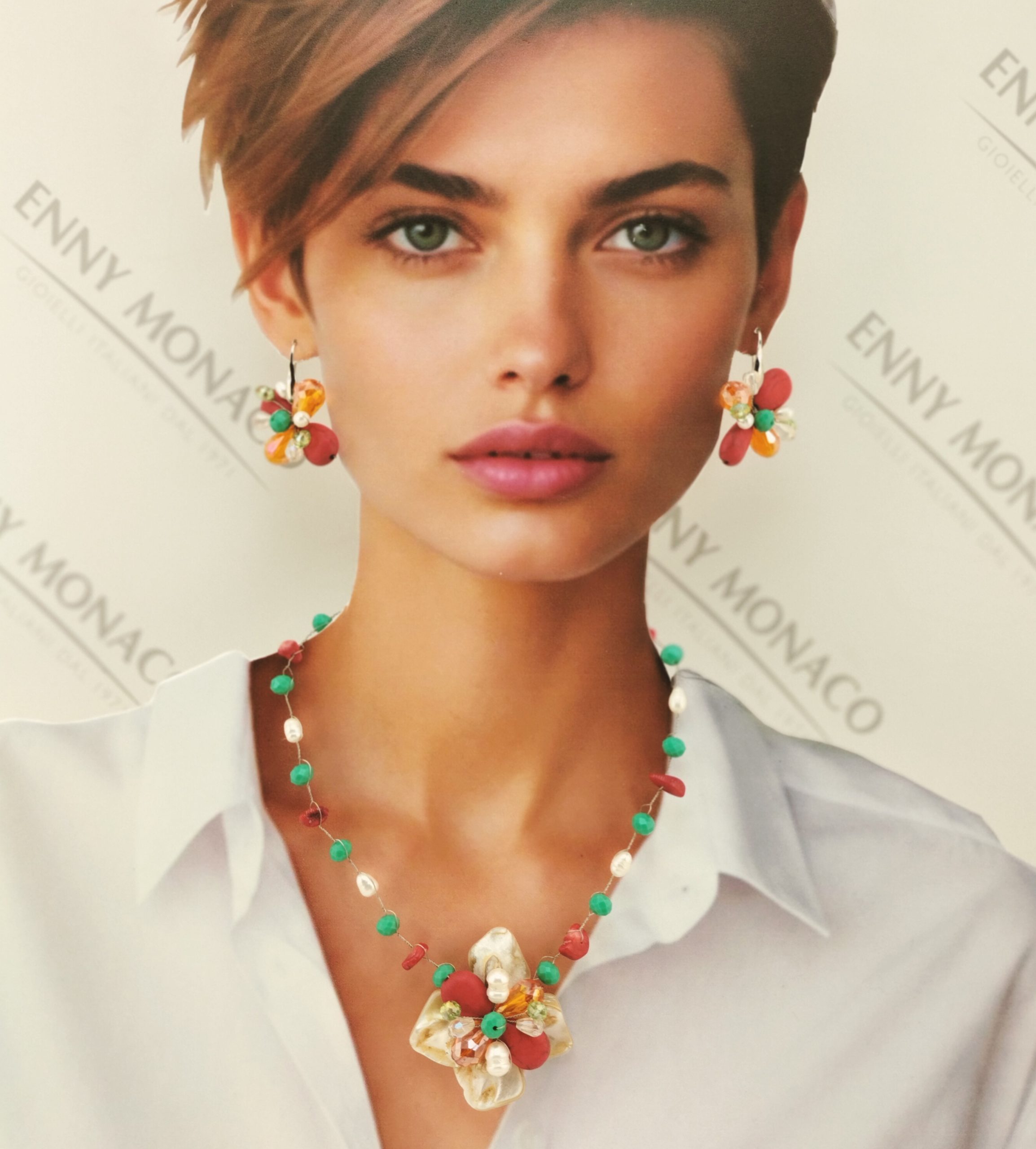 COLLANA FIORE CALCEDONIO ROSSO MADREPERLA. COLLANA FIORE CALCEDONIO ROSSO MADREPERLA.