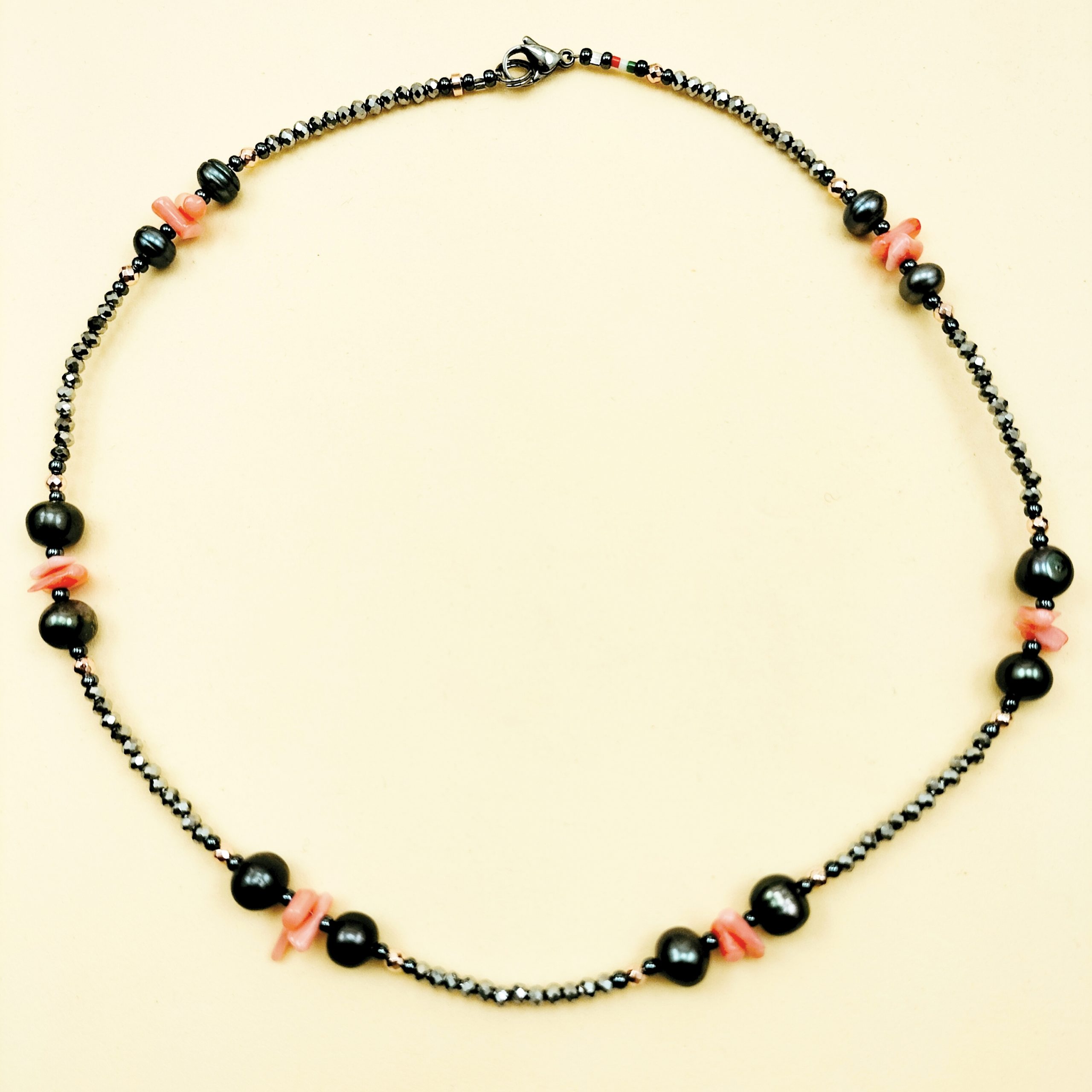 girocollo perle tahiti grige schegge murano rosa