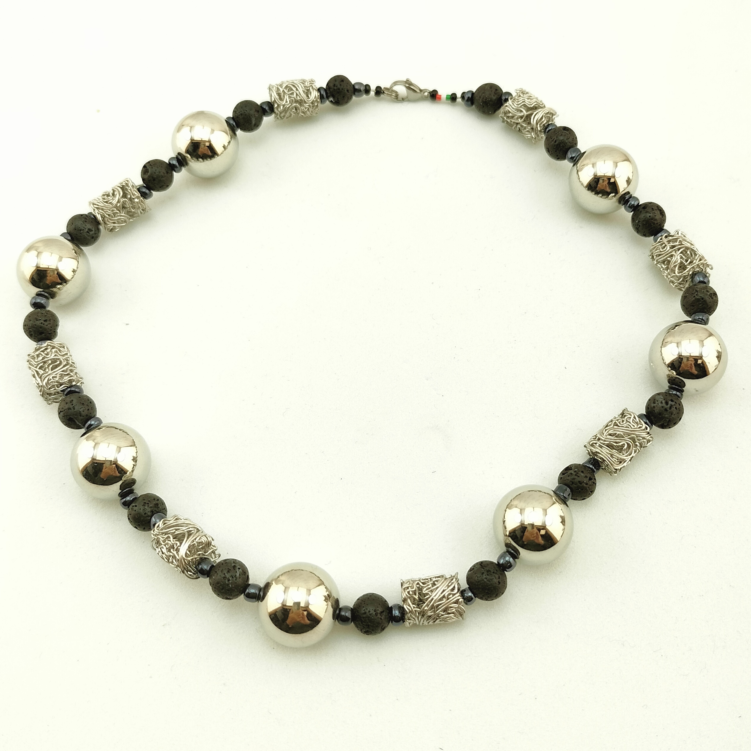 COLLANA CILINDRI FILI DI OTTONE RODIATI LAVA COLLANA CILINDRI FILI DI OTTONE RODIATI LAVA