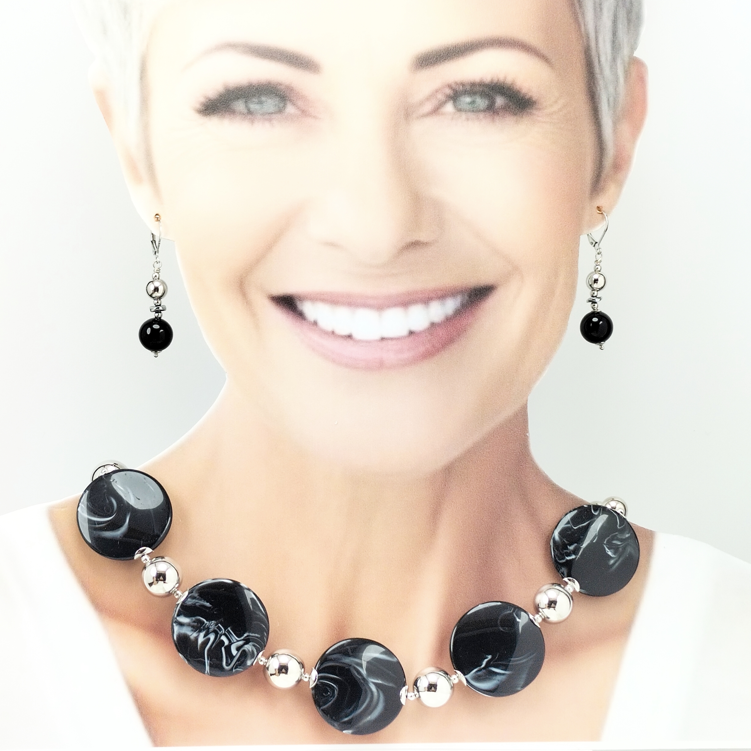 collana 8 dischi resina nera marmorizzata