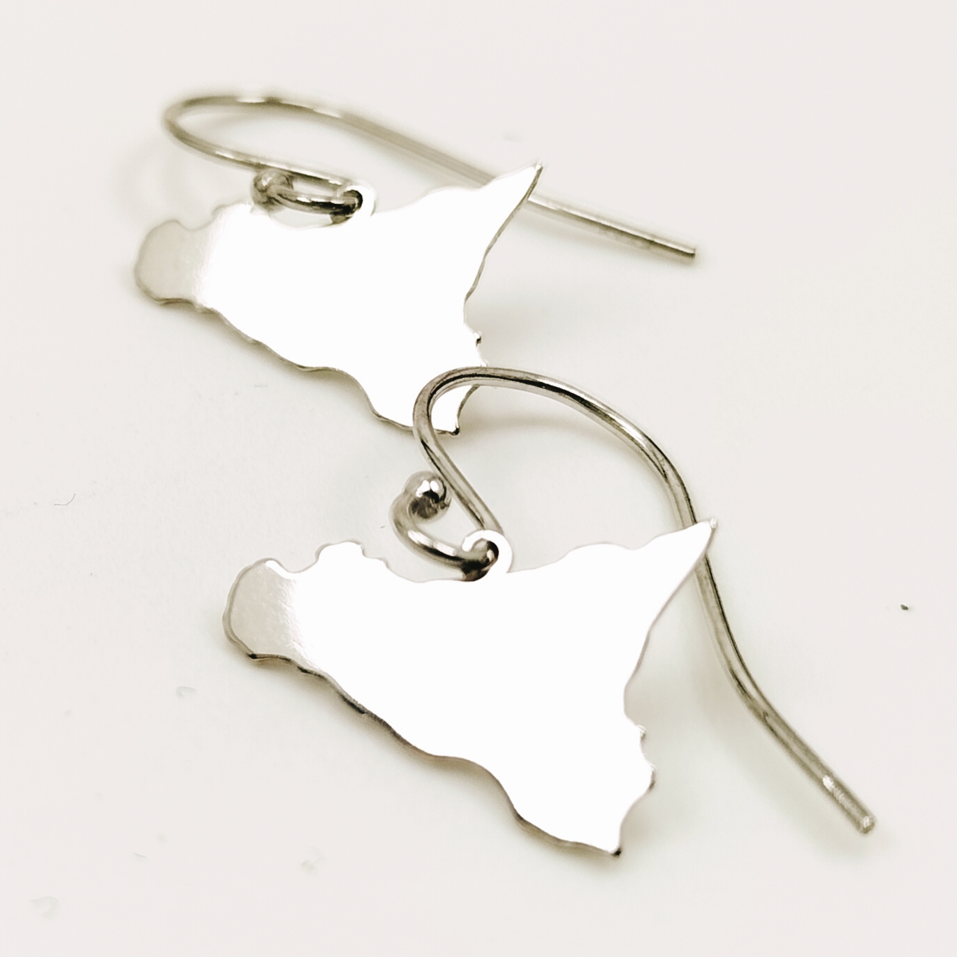 orecchini filo argento amo sicilia 15x10 mm rodiati