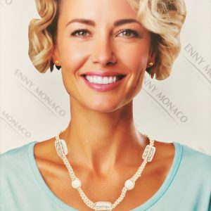 collana macrame' con rettangoli in ceramica e sfere betulla